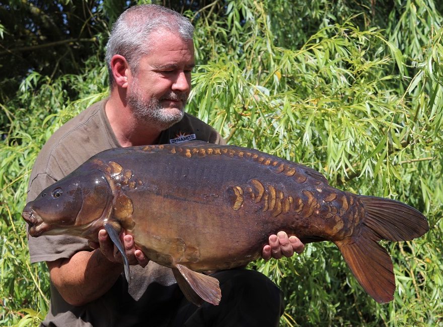 Tie this great bottom bait rig for catching big carp in estate lakes