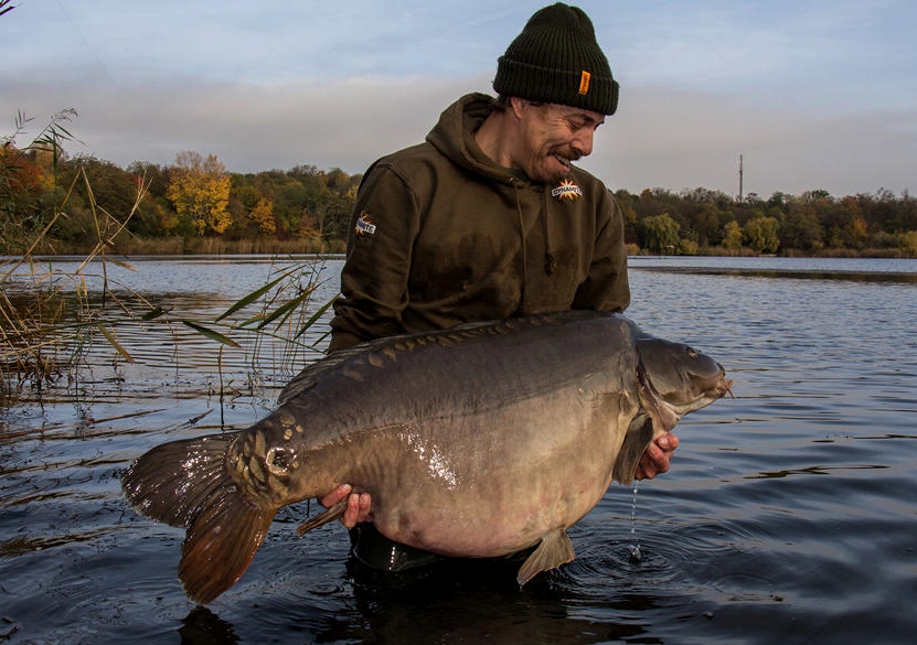 Alex Hager Gandalf carp fishing on the source boilies