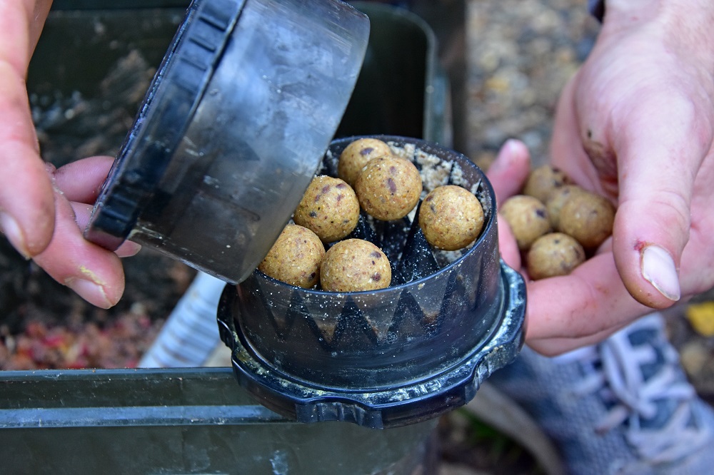 Crushed boilies are better than whole ones in the cold weather