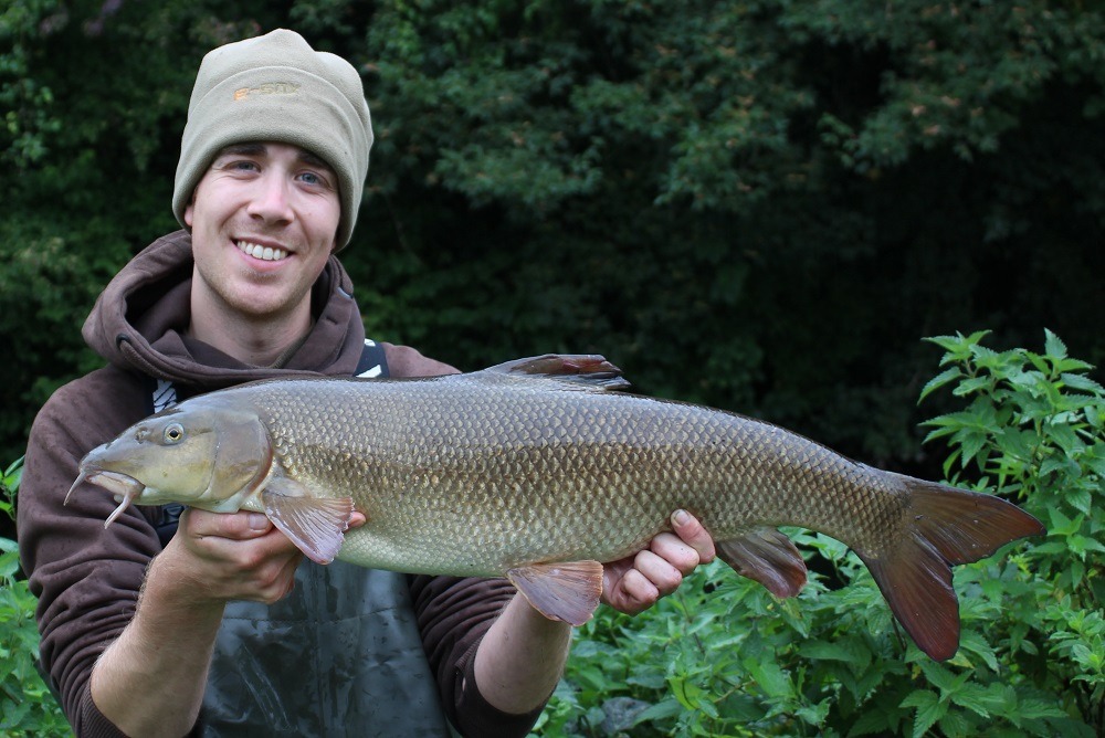 How to catch big fish from rivers on the pole