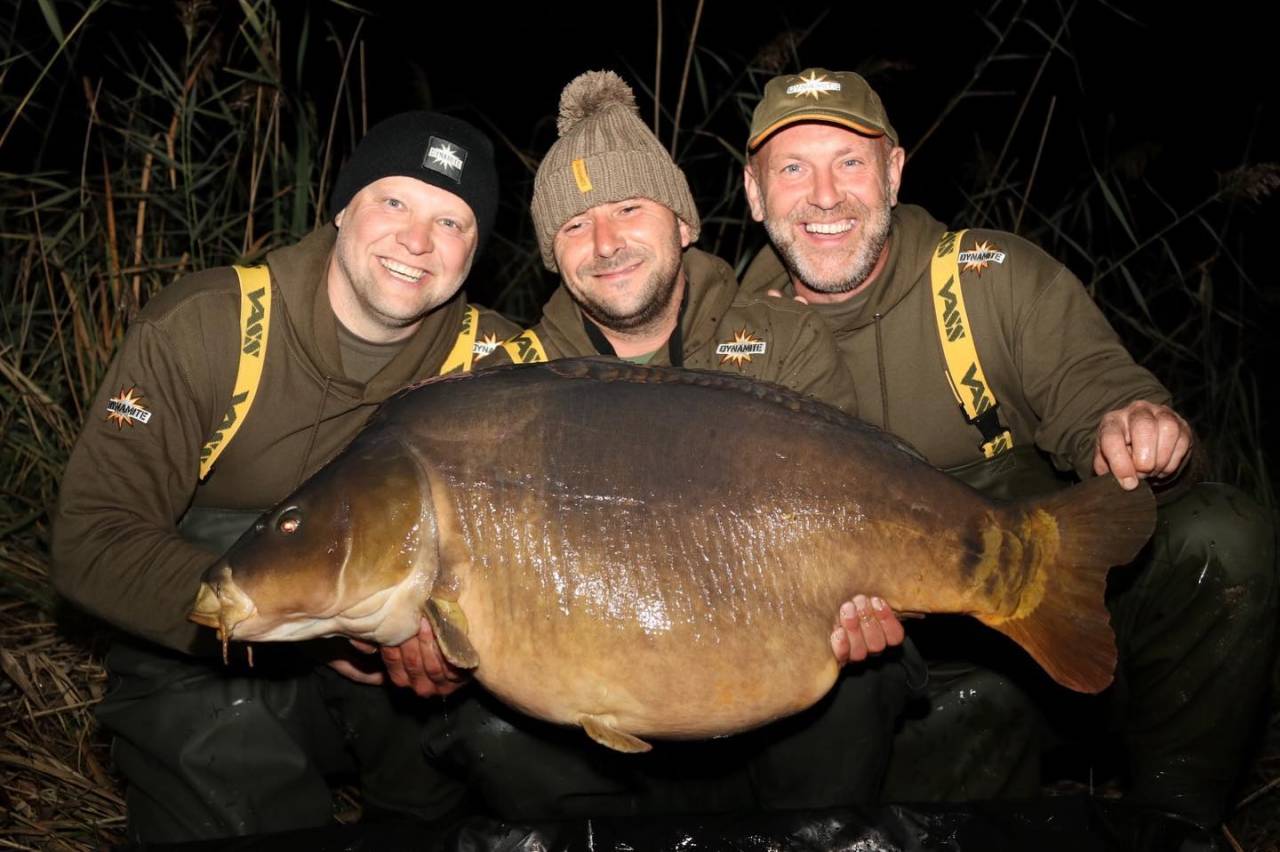 dynamite czech team with a WCC carp on the Source