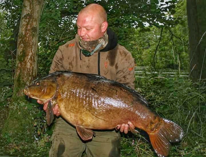 mike jamfrey 44lb yateley north lake carp