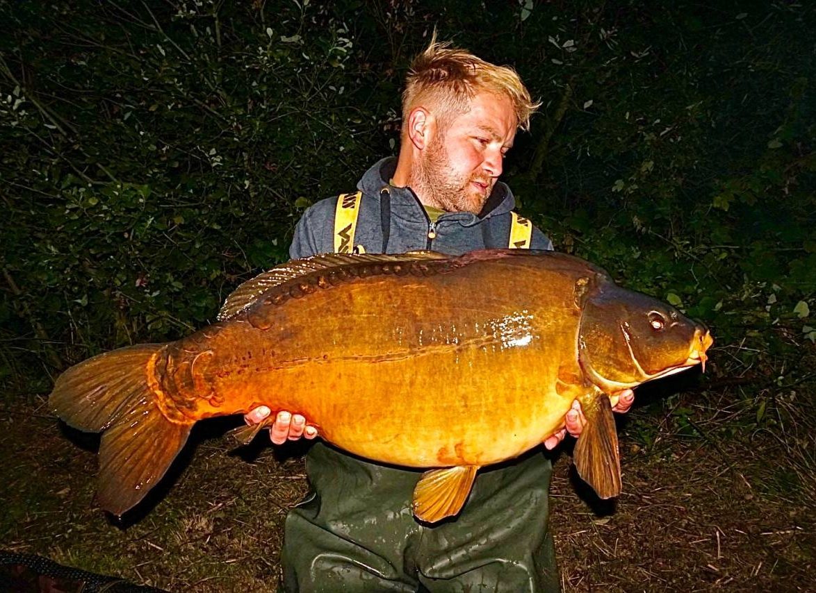 39.8 papercourt fishery mirror