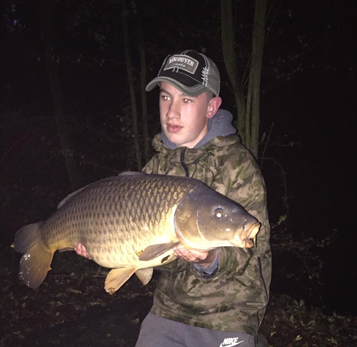 MILL FARM FISHERY carp on complex-t